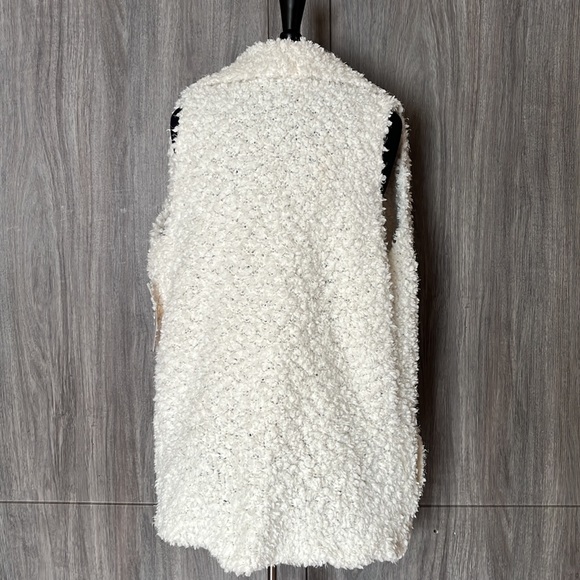 NEW DIRECTIONS Vest - Picture 8 of 11